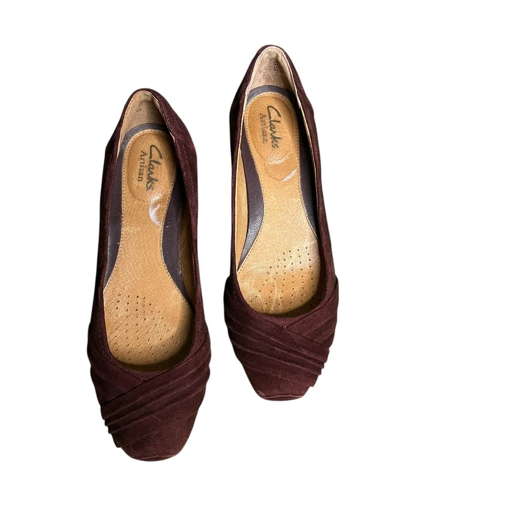 Clarks Artisan Burgundy Suede Pleated Ballet Flats Womens Size 6M Comfort Casual